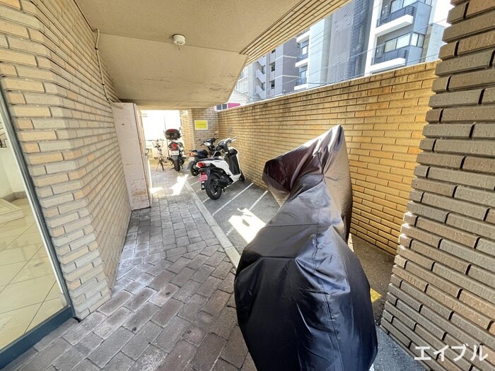 物件外観写真4　(駐輪場)
