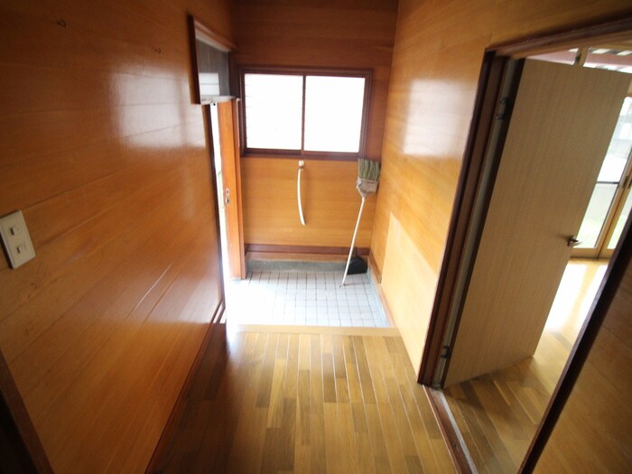 物件内観写真16　(玄関)