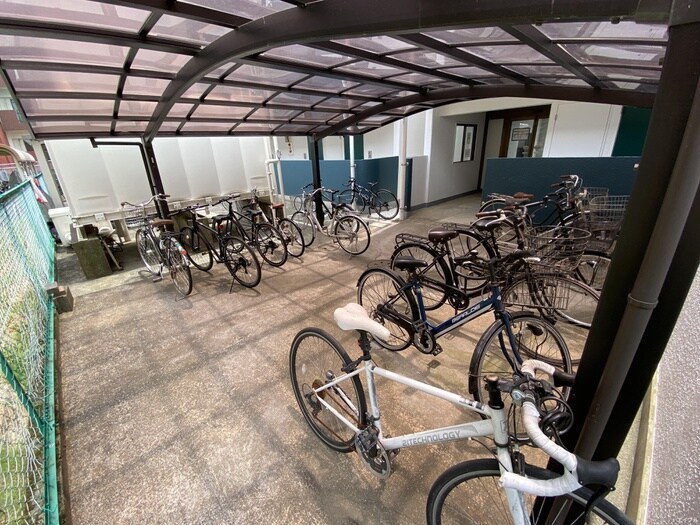 物件外観写真3　(駐輪場)