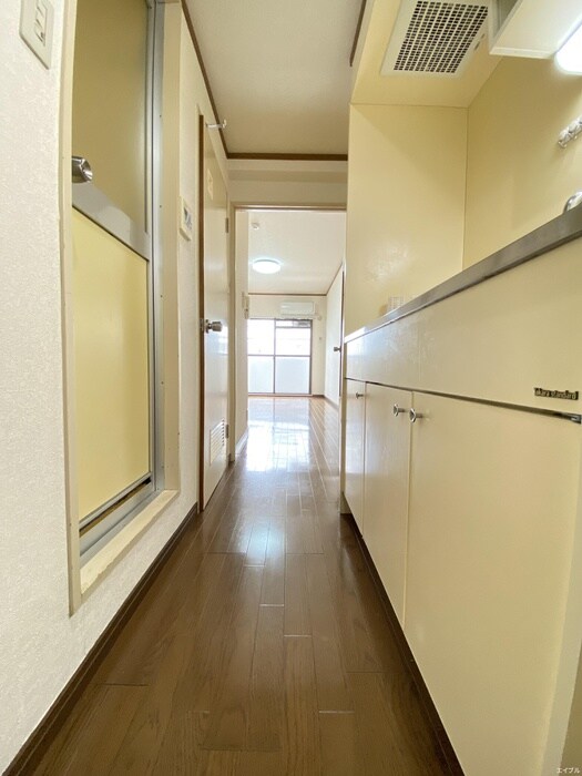 物件内観写真16　(廊下)