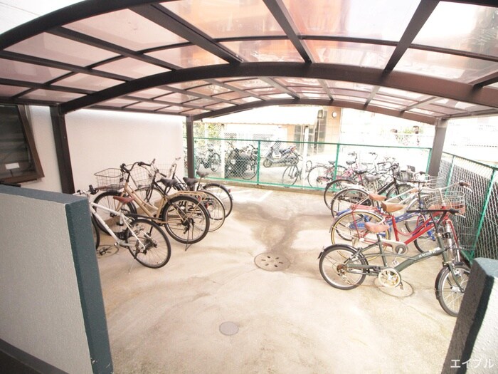 物件外観写真5　(駐輪場)