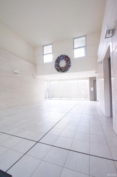 物件外観写真4　(エントランス部分)