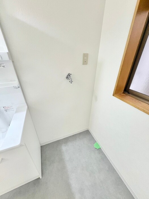 物件内観写真18　(洗濯機置場)