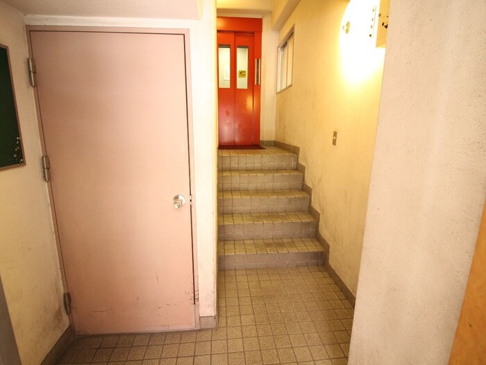 物件外観写真5　(エントランス部分)