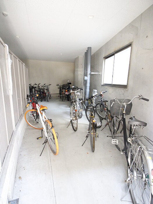 物件外観写真4　(駐輪場)