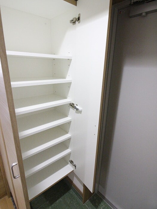 物件内観写真12　(靴箱)