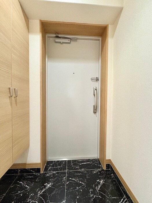 物件内観写真13　(玄関)