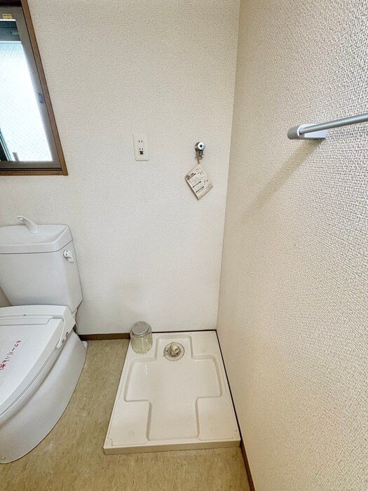 物件内観写真18　(洗濯機置場)