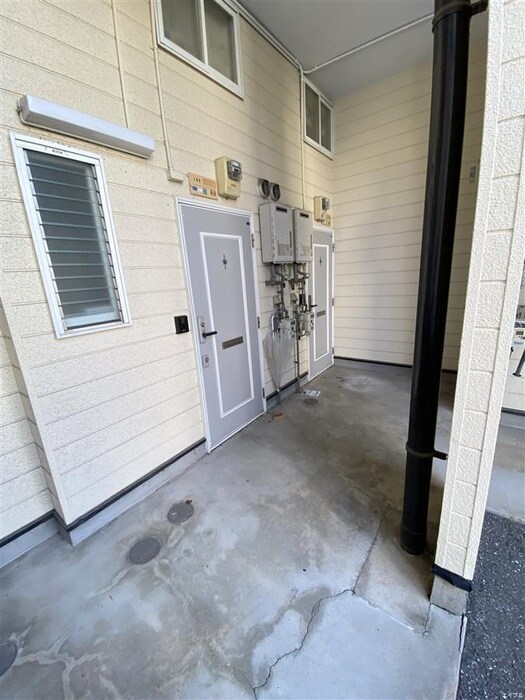 物件外観写真6　(エントランス部分)