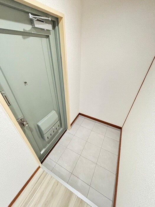 物件内観写真12　(玄関)