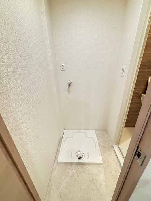 物件内観写真13　(洗濯機置場)