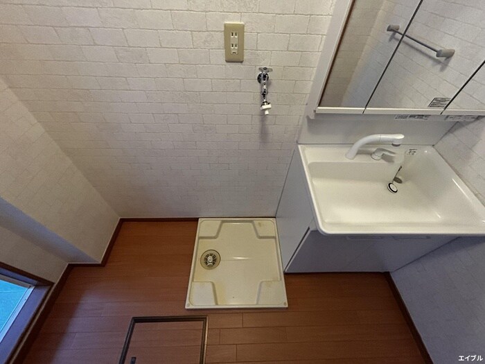 物件内観写真17　(洗濯機置場)