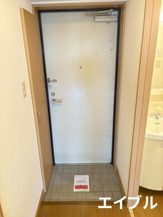 物件内観写真13　(玄関)