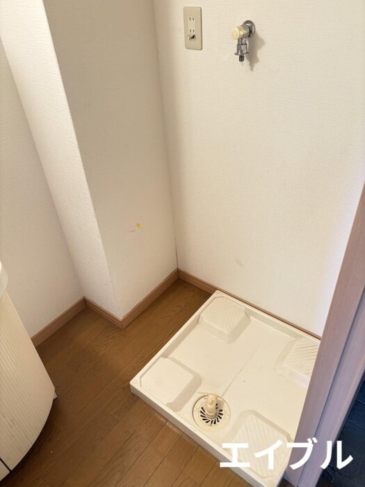 物件内観写真17　(洗濯機置場)