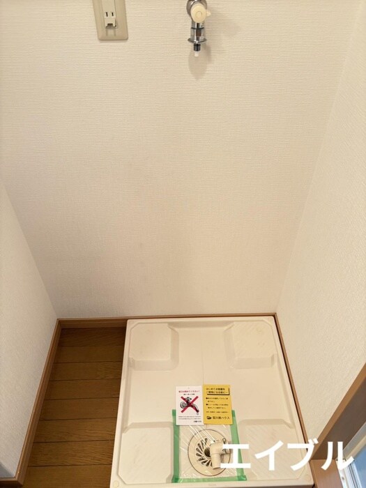 物件内観写真17　(洗濯機置場)