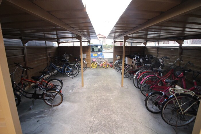 物件外観写真5　(駐輪場)