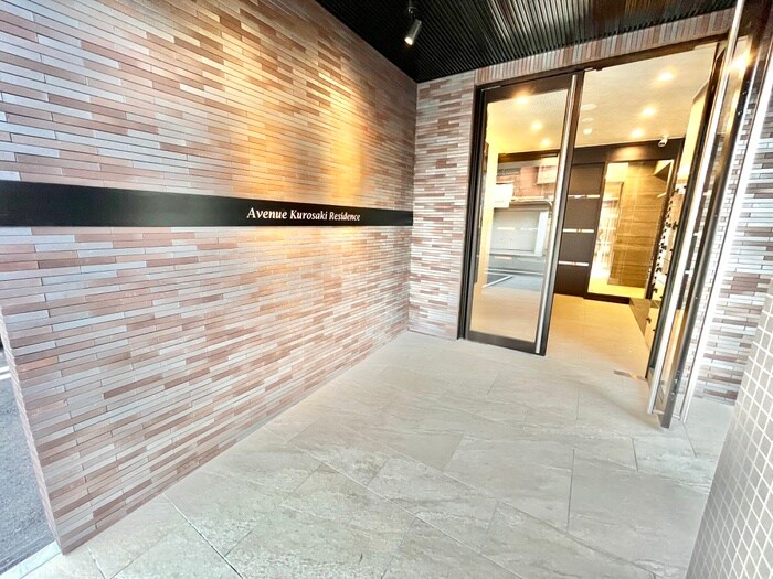 物件外観写真2　(エントランス部分)