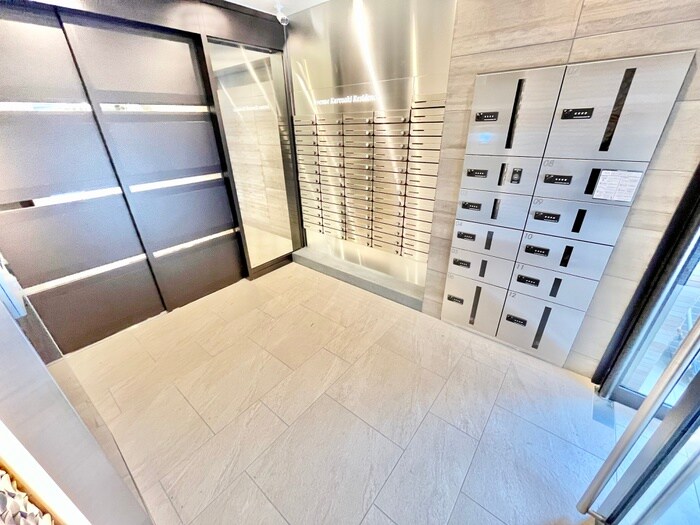 物件外観写真3　(エントランス部分)