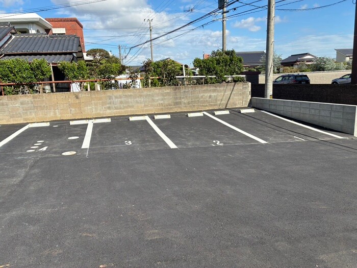 物件外観写真2　(駐車場)