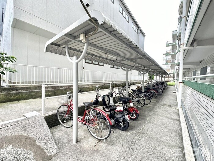 物件外観写真4　(駐輪場)