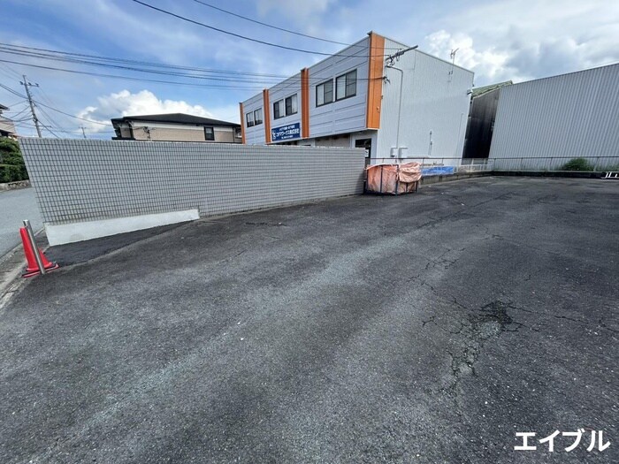 物件外観写真4　(駐車場)