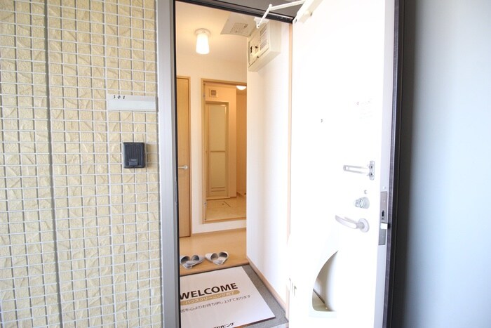 物件内観写真11　(玄関)