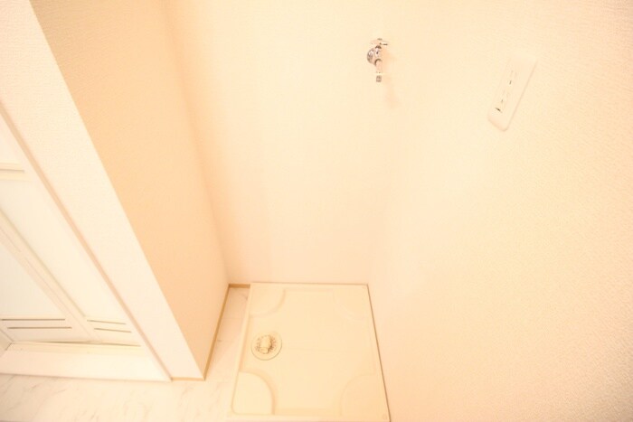 物件内観写真14　(洗濯機置場)