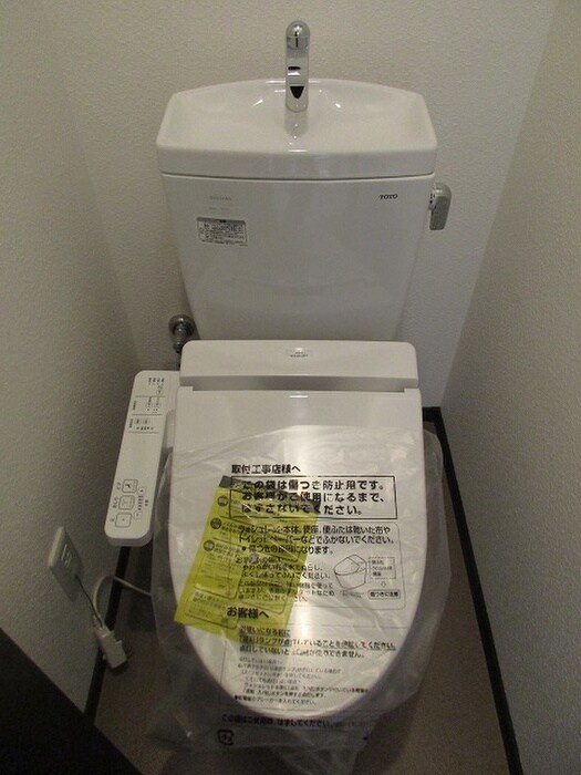 物件内観写真8　(トイレ)