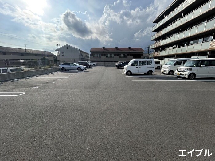 物件外観写真2　(駐車場)