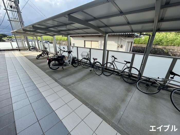 物件外観写真6　(駐輪場)