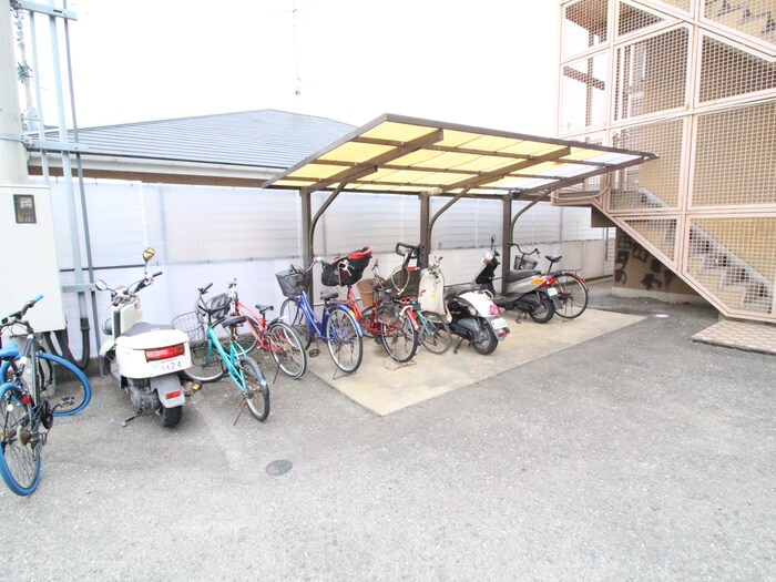 物件外観写真4　(駐輪場)