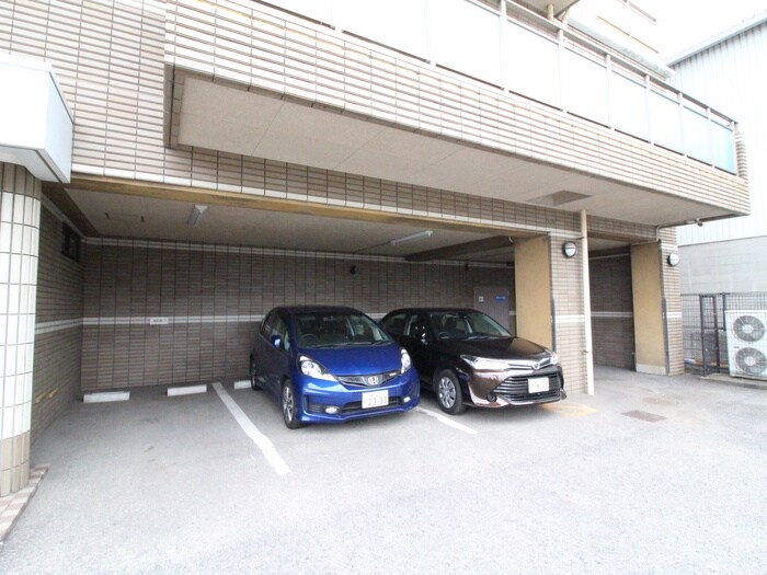 物件外観写真5　(駐車場)