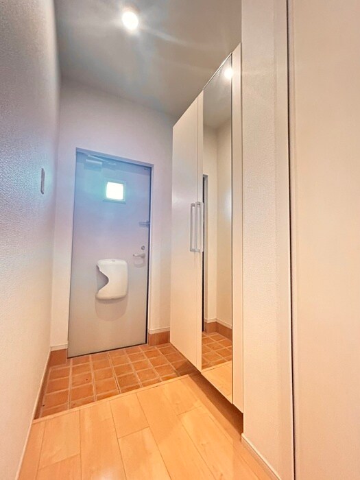 物件内観写真6　(玄関)