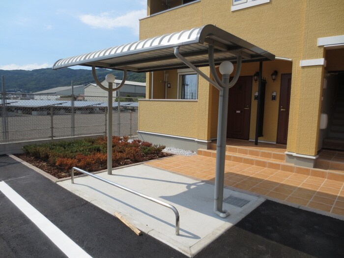 物件外観写真3　(駐輪場)