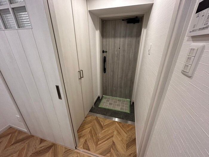 物件内観写真10　(玄関)