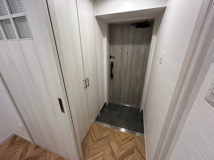 物件内観写真10　(玄関)