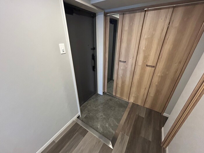 物件内観写真10　(玄関)