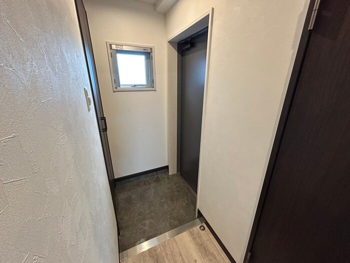 物件内観写真10　(玄関)