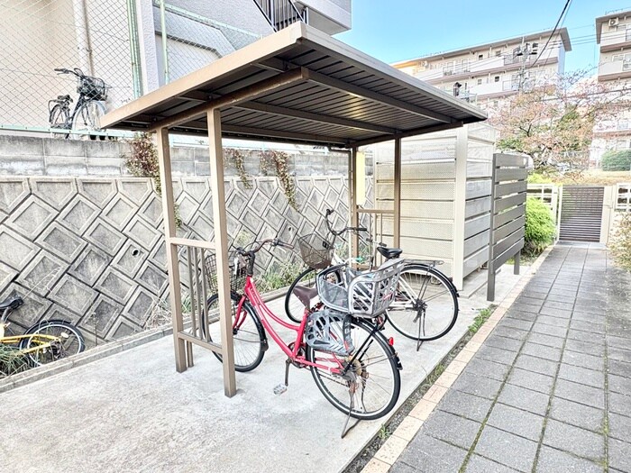 物件外観写真4　(駐輪場)