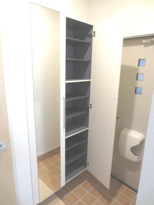 物件内観写真5　(靴箱)