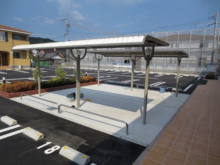 物件外観写真3　(駐輪場)