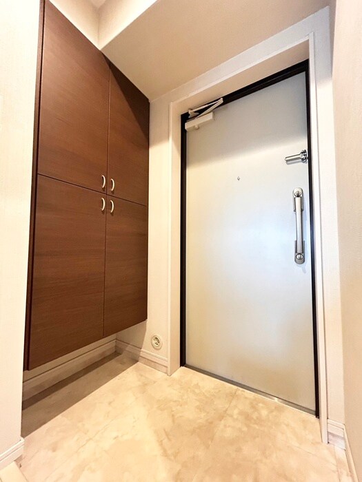 物件内観写真7　(玄関)