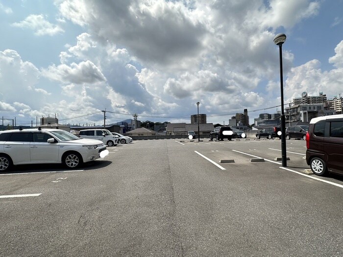 物件外観写真3　(駐車場)