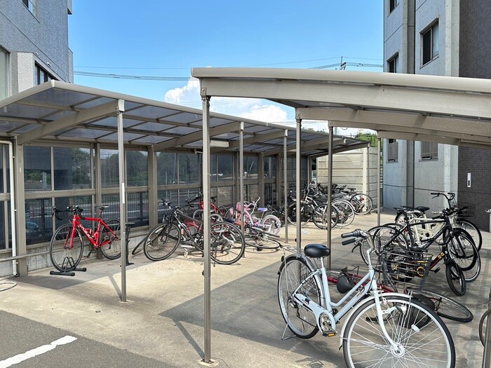 物件外観写真5　(駐輪場)