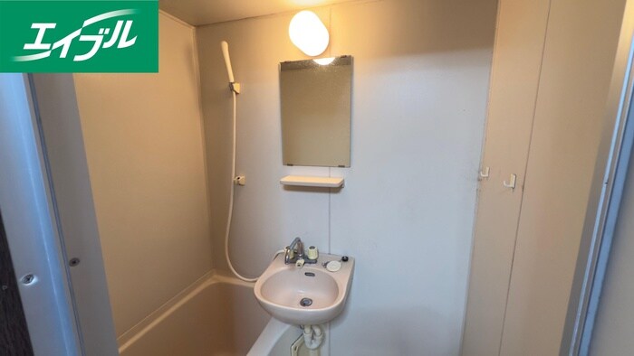 物件内観写真8　(洗面)