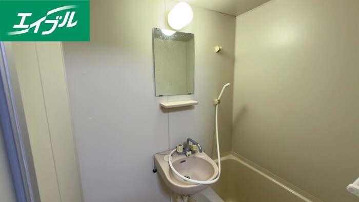 物件内観写真8　(洗面)