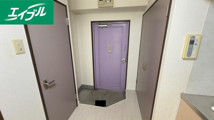 物件内観写真10　(玄関)