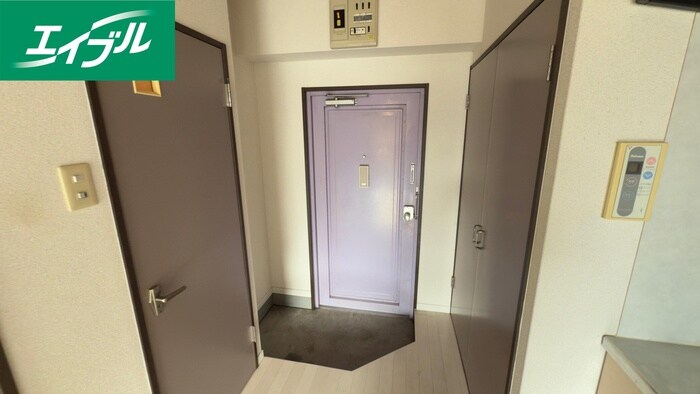 物件内観写真10　(玄関)