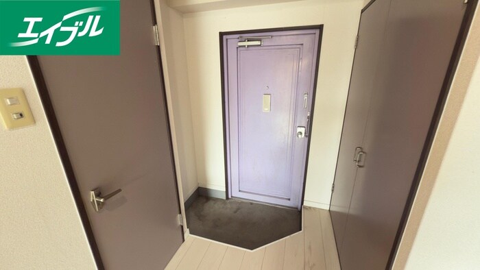 物件内観写真10　(玄関)