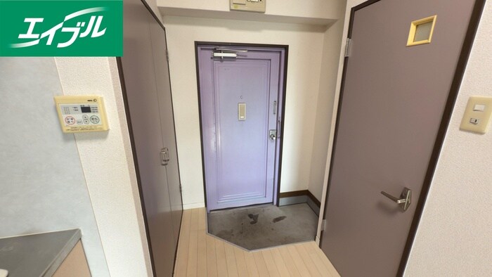 物件内観写真10　(玄関)